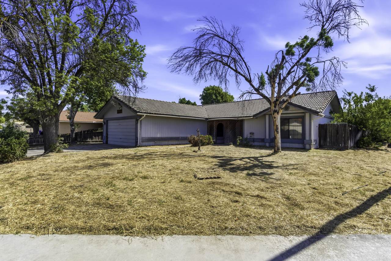 166 Lyndsay Way - Photo 1