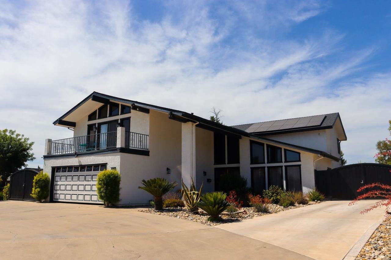 723 Pine Street - Photo 1