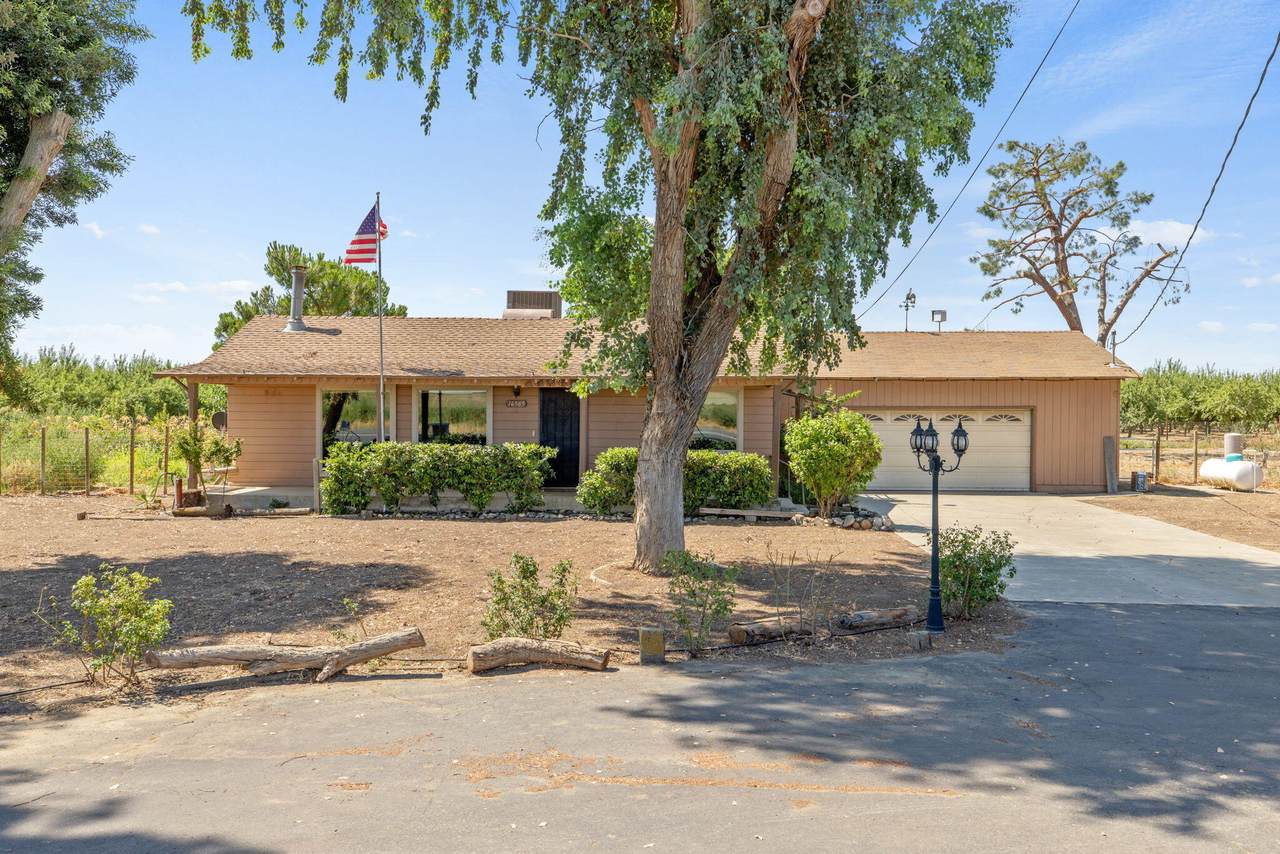 16565 Lacey Boulevard - Photo 1