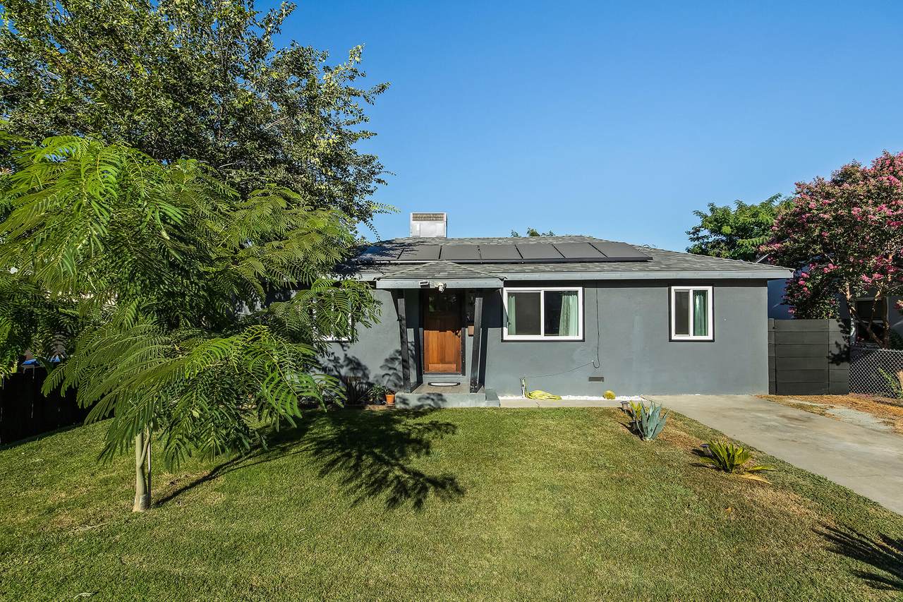 820 Bradley Street - Photo 1