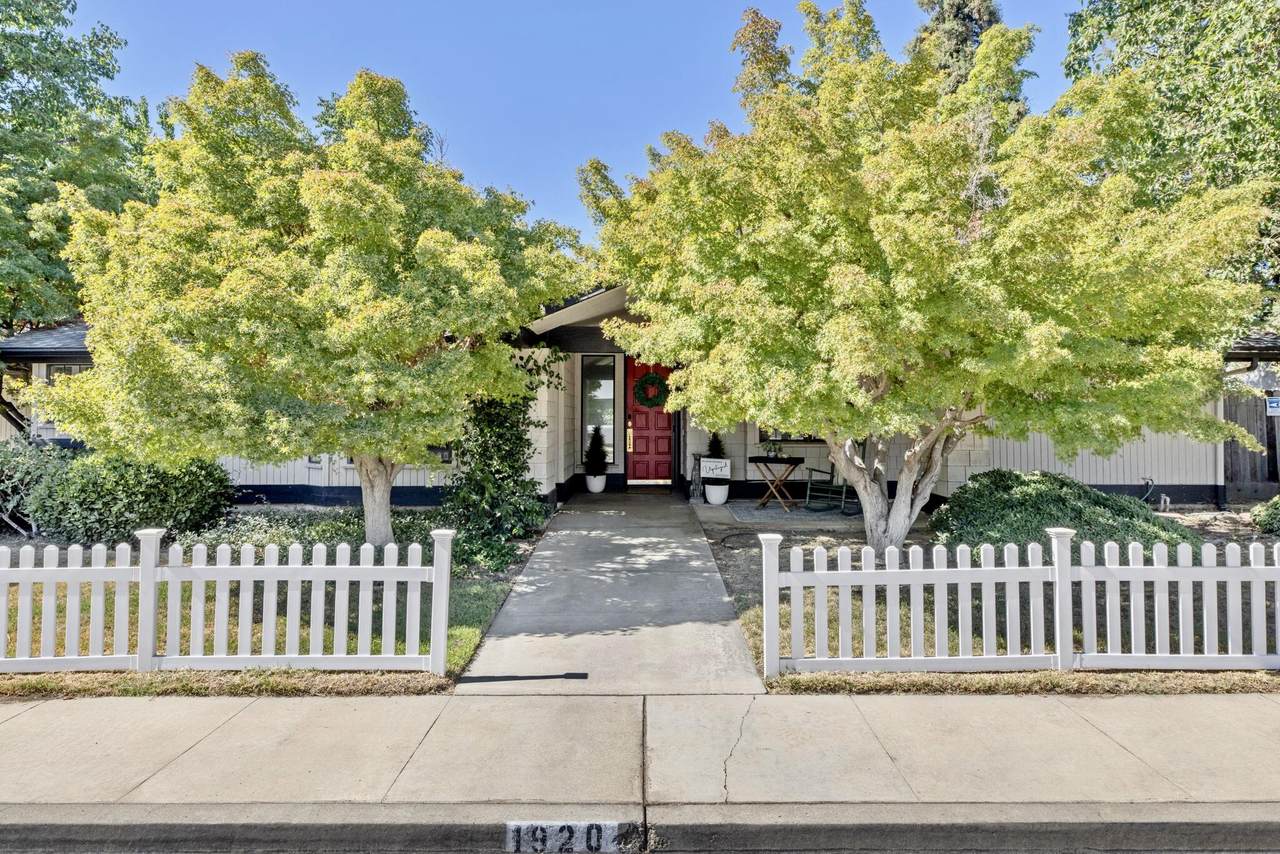 1920 Paradise Avenue - Photo 1