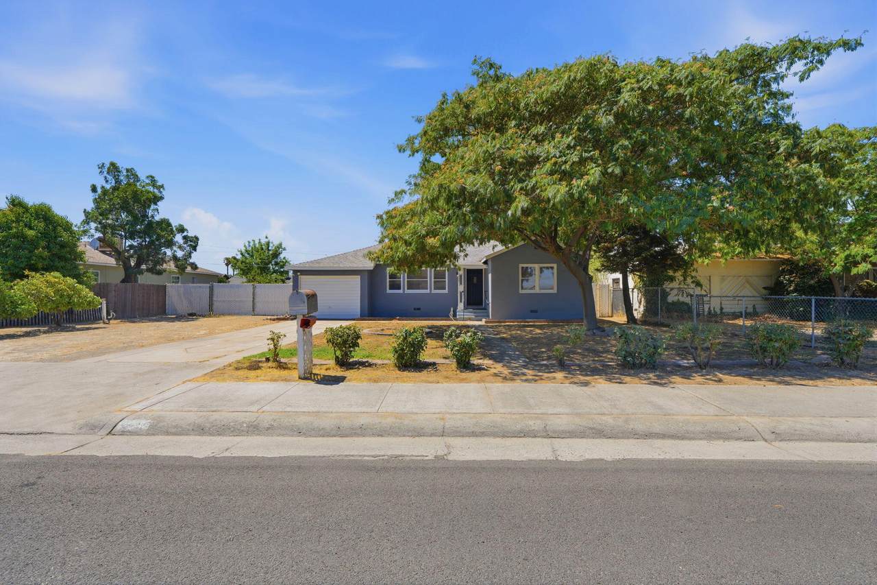 737 Kanai Avenue - Photo 1