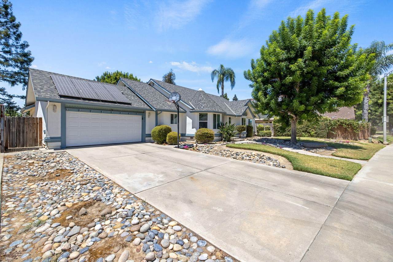 1843 Oakhurst Court - Photo 1