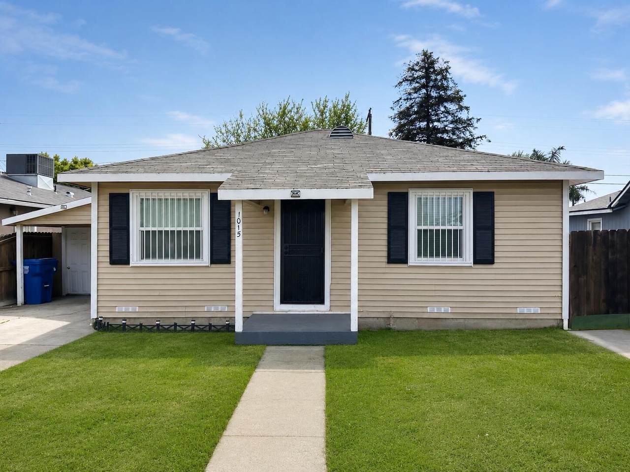 1015 Hall Avenue - Photo 1
