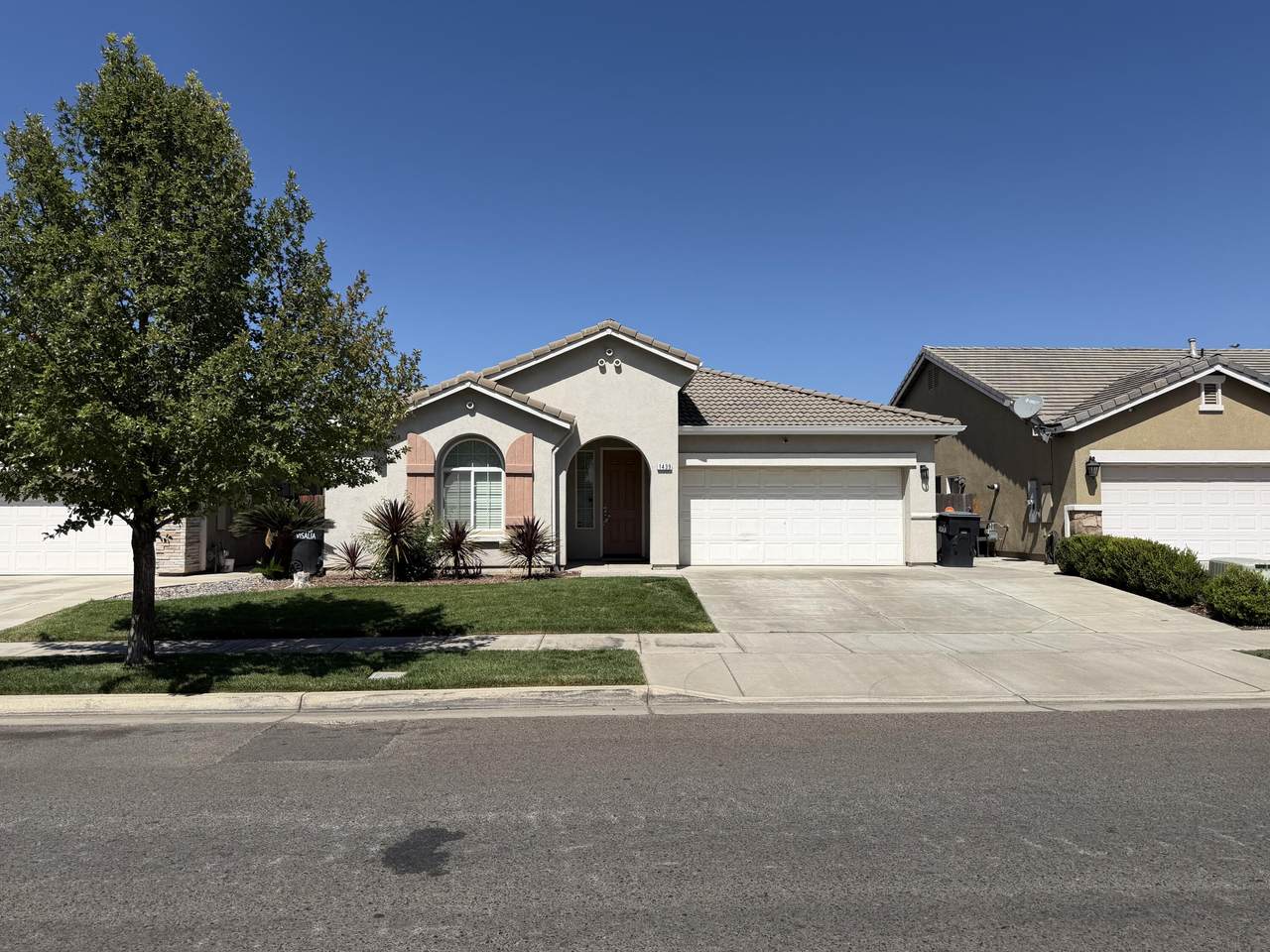 1439 Mendonca Street - Photo 1