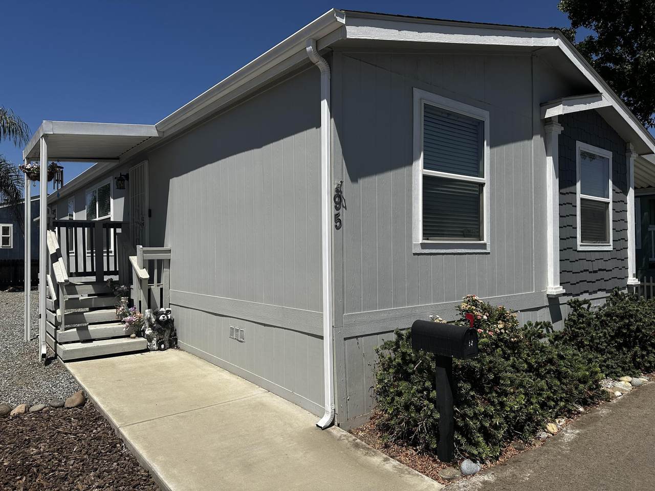 415 N Aker Akers Street - Photo 1