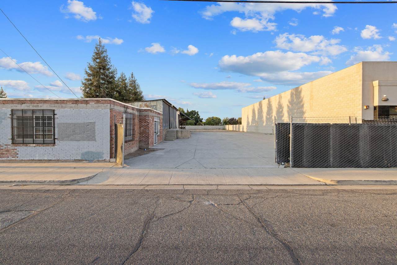 1334 Goshen Avenue - Photo 1