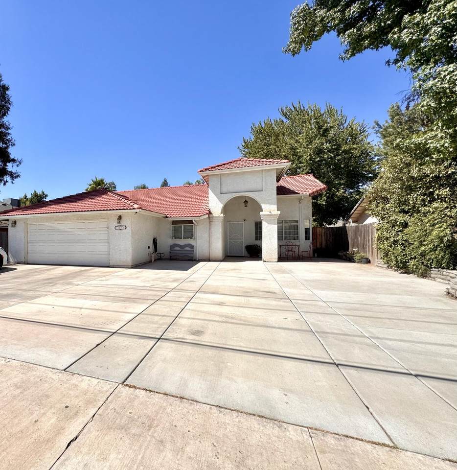 1560 Pioneer Avenue - Photo 1