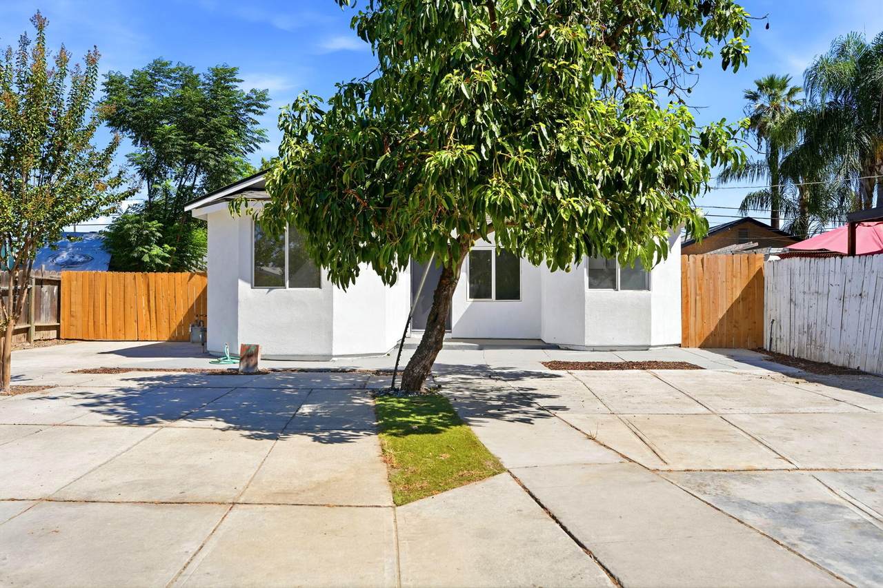 2225 Lamona Avenue - Photo 1