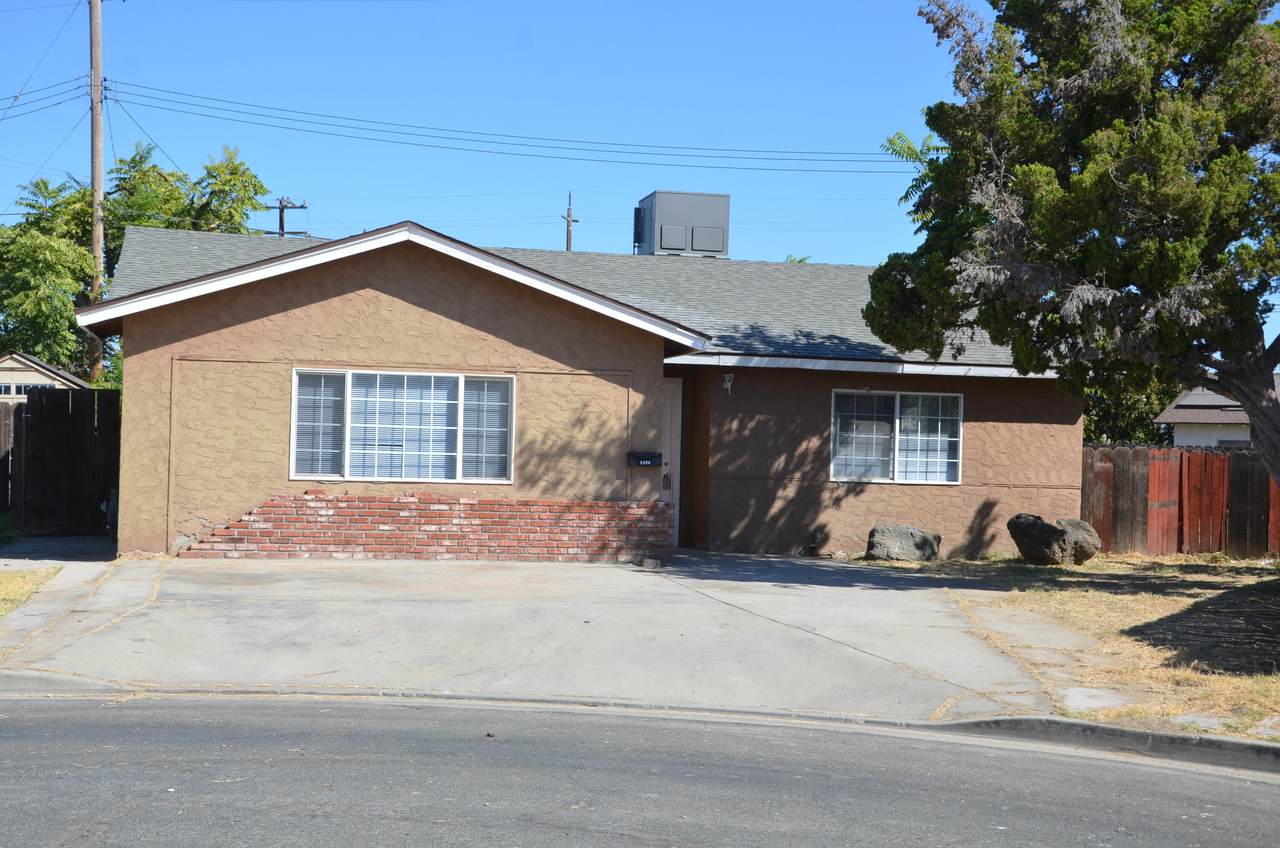 1076 Lincolnwood Circle - Photo 1