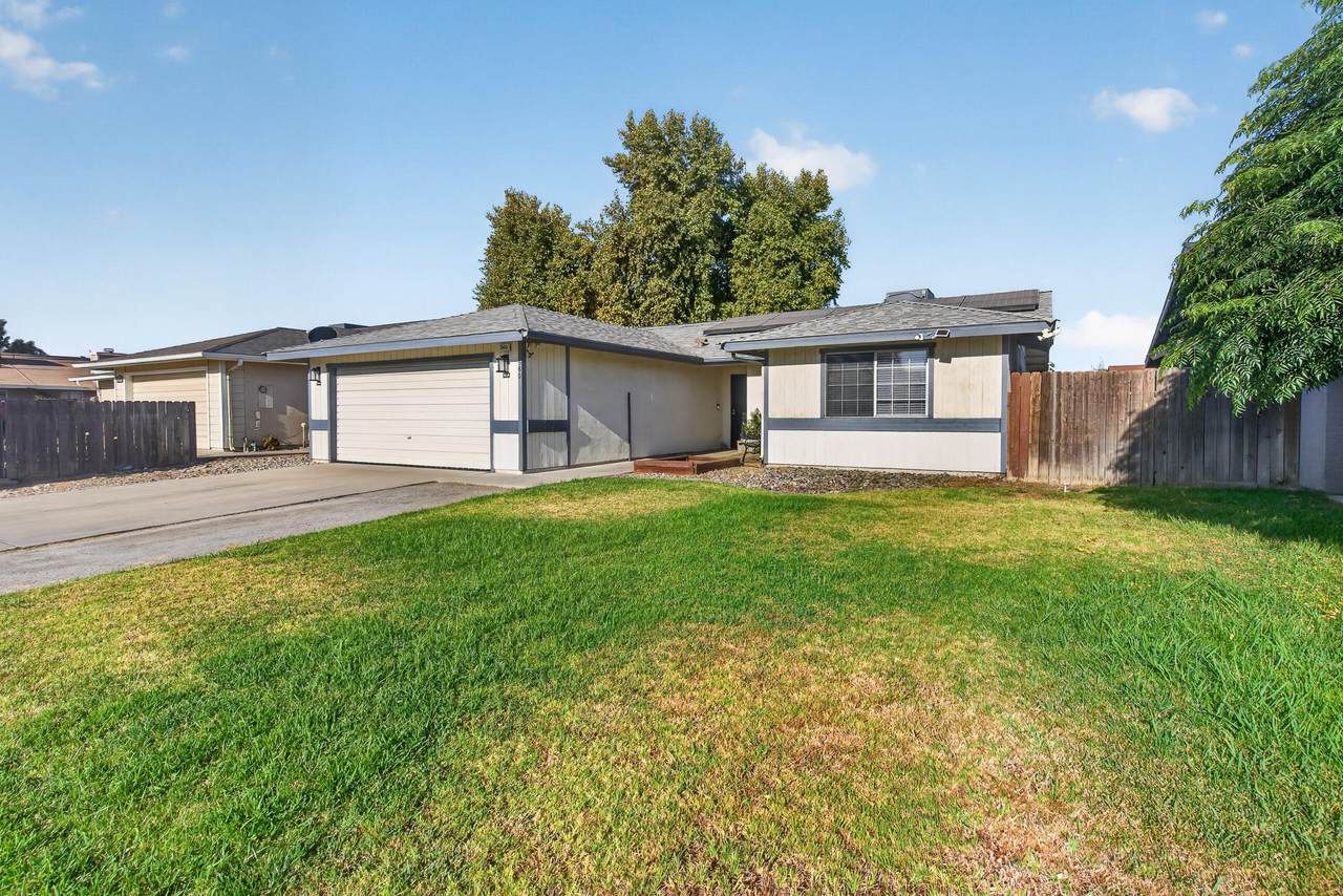 560 Manor Avenue - Photo 1