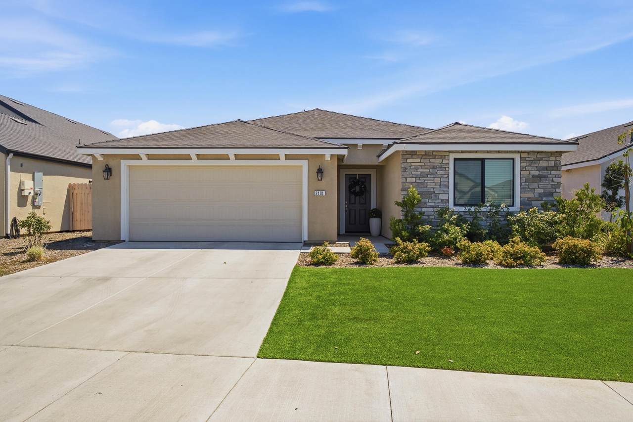 2101 Oak Avenue - Photo 1