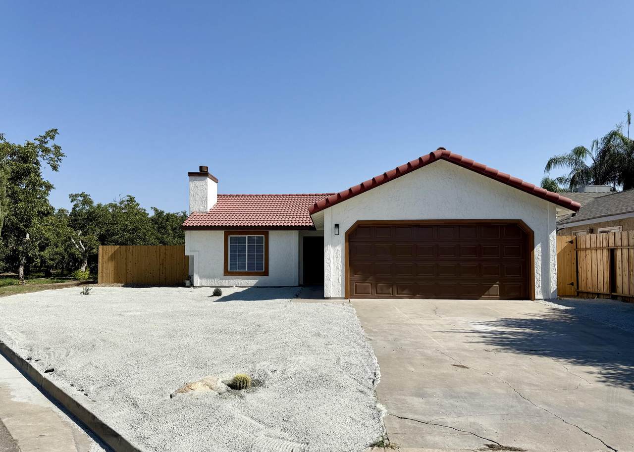 996 Petunia Street - Photo 1