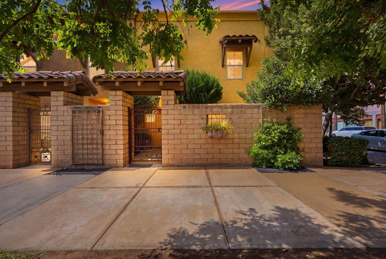 201 Sweetbriar Avenue - Photo 1