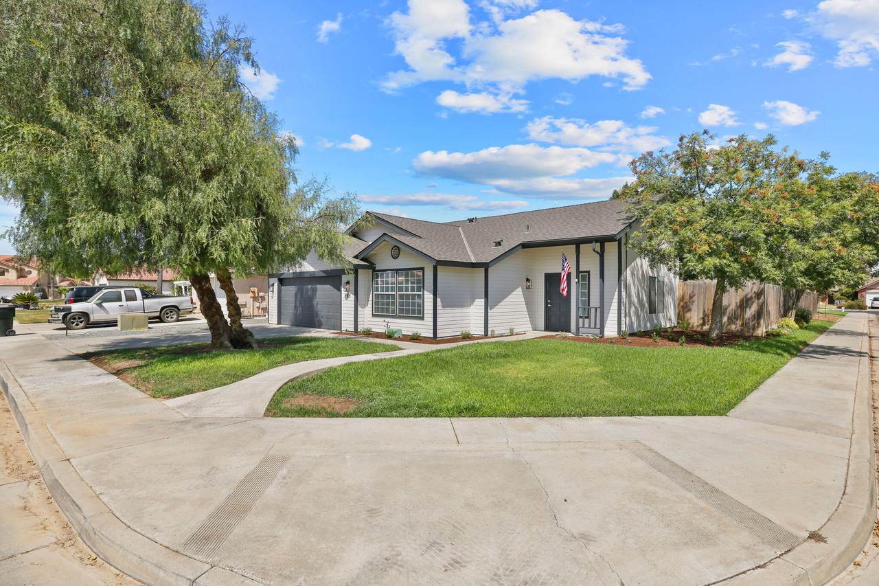 2401 Ashwood Court - Photo 1