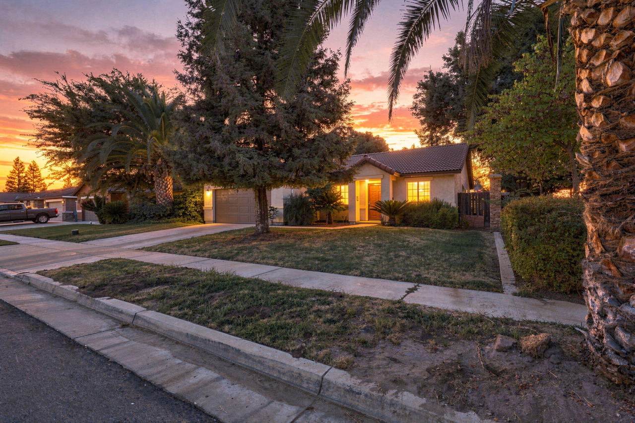2630 Parkview Avenue - Photo 1