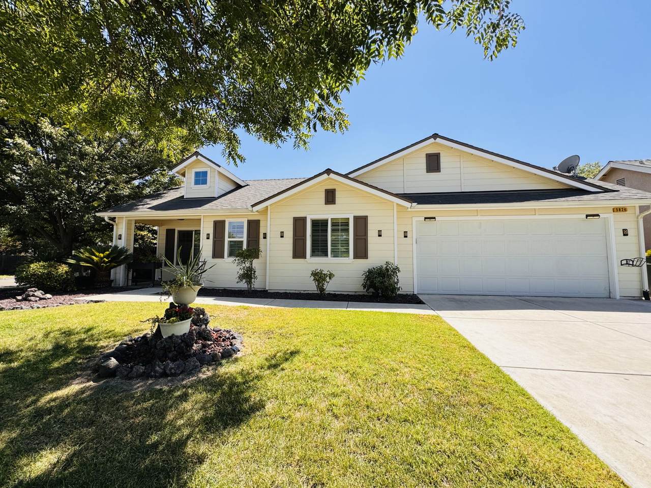 5824 Kaviland Avenue - Photo 1