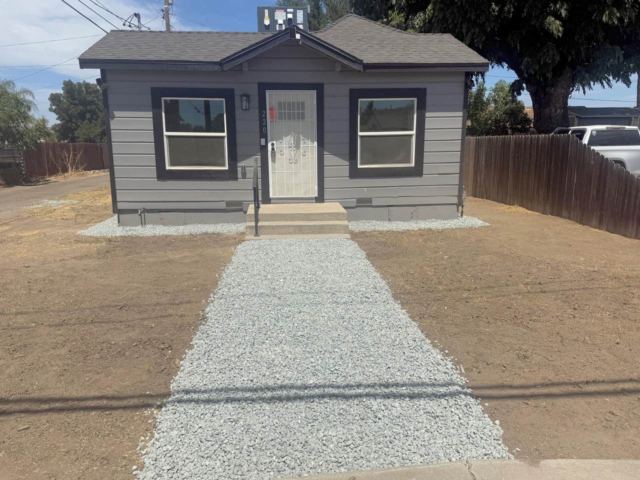 220 Cross Avenue - Photo 1