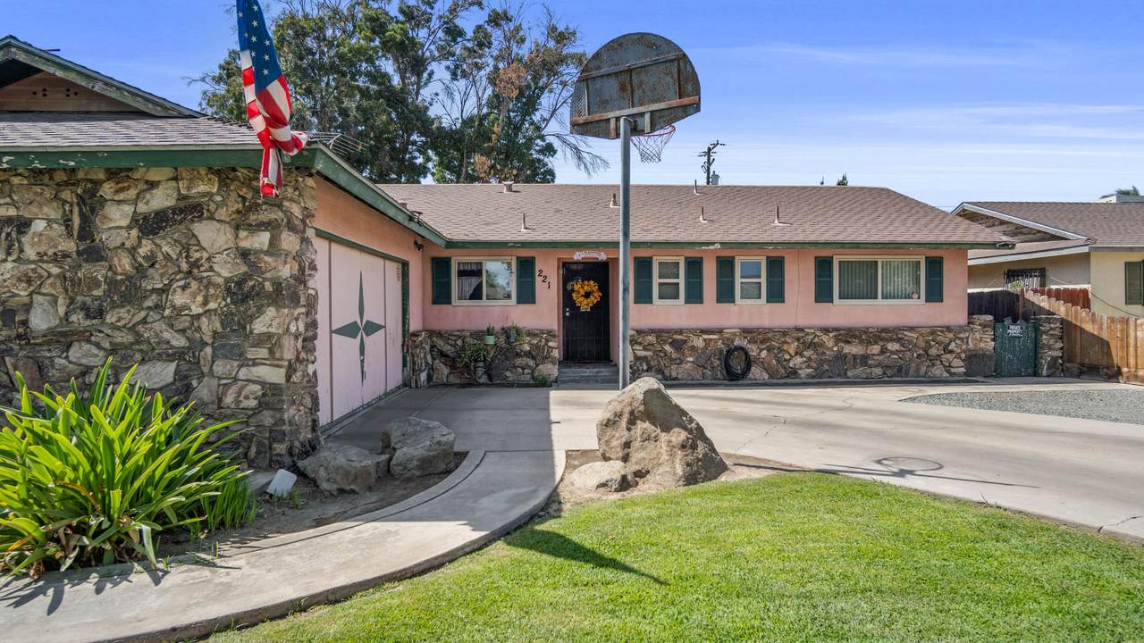 221 Beverly Street - Photo 1