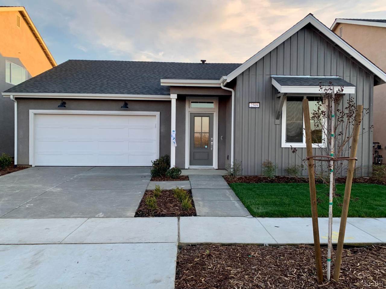 2509 Claridge Way - Photo 1