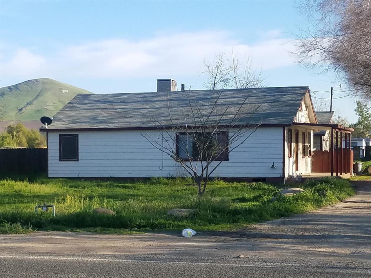 1643 Springville Avenue - Photo 1
