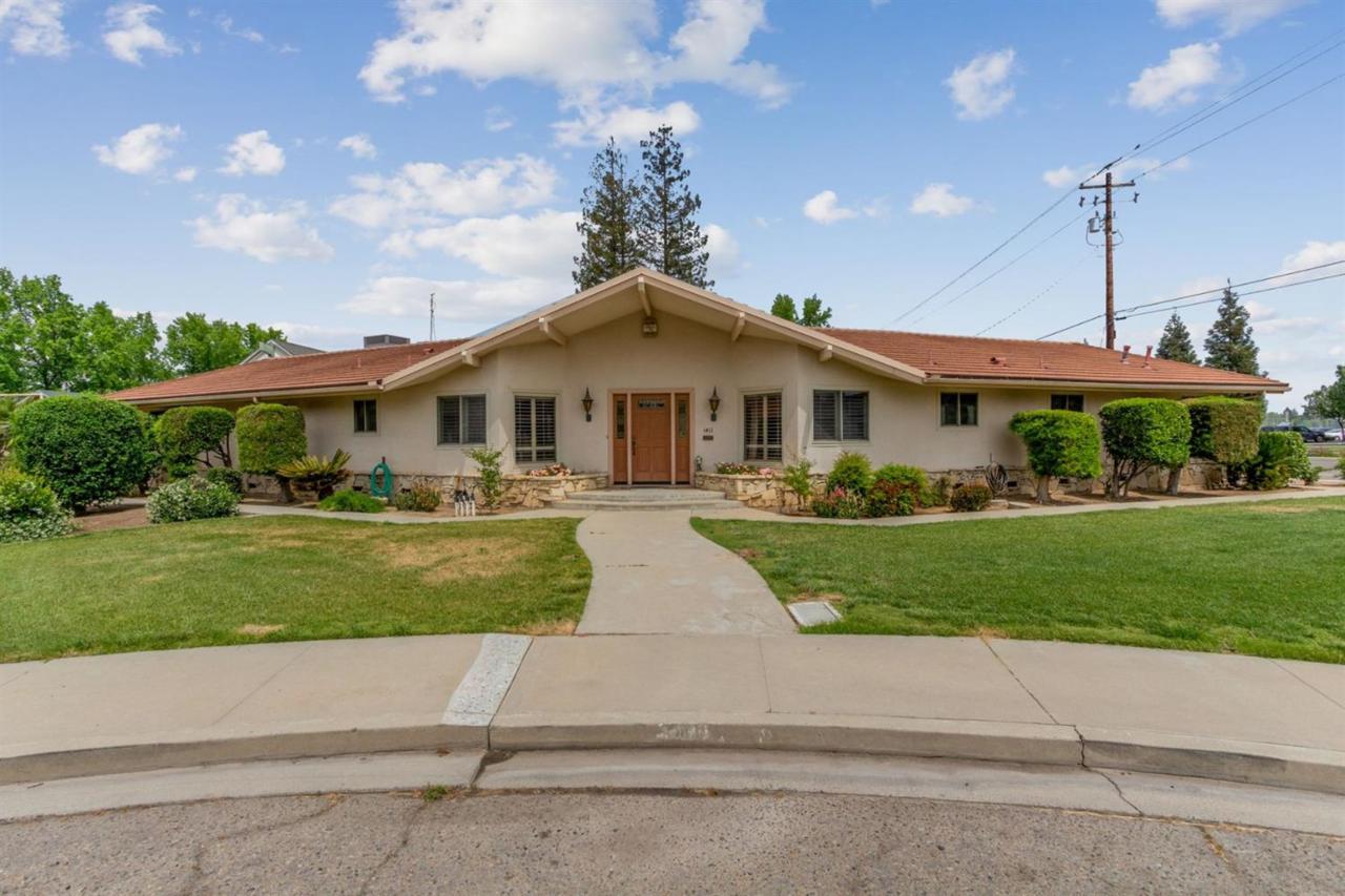 1411 Frankwood Avenue - Photo 1