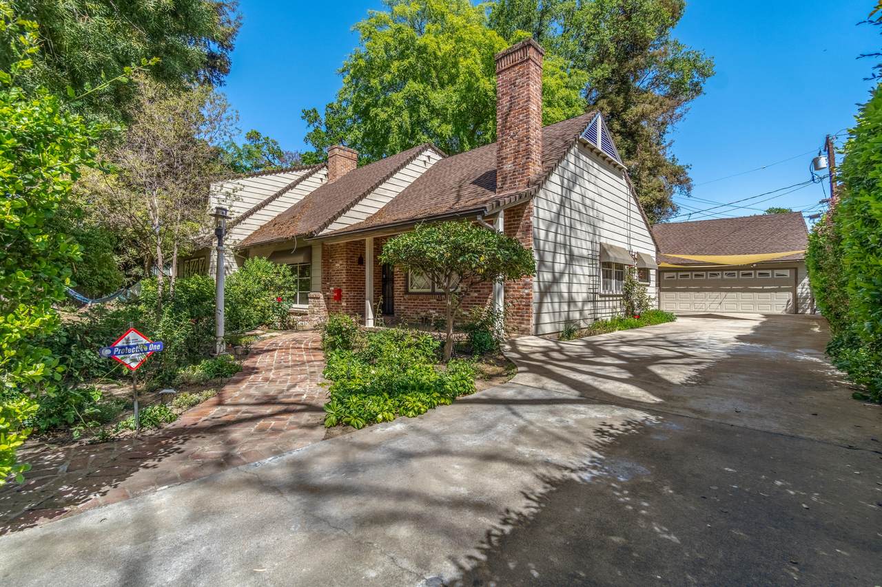 900 Giddings Street - Photo 1