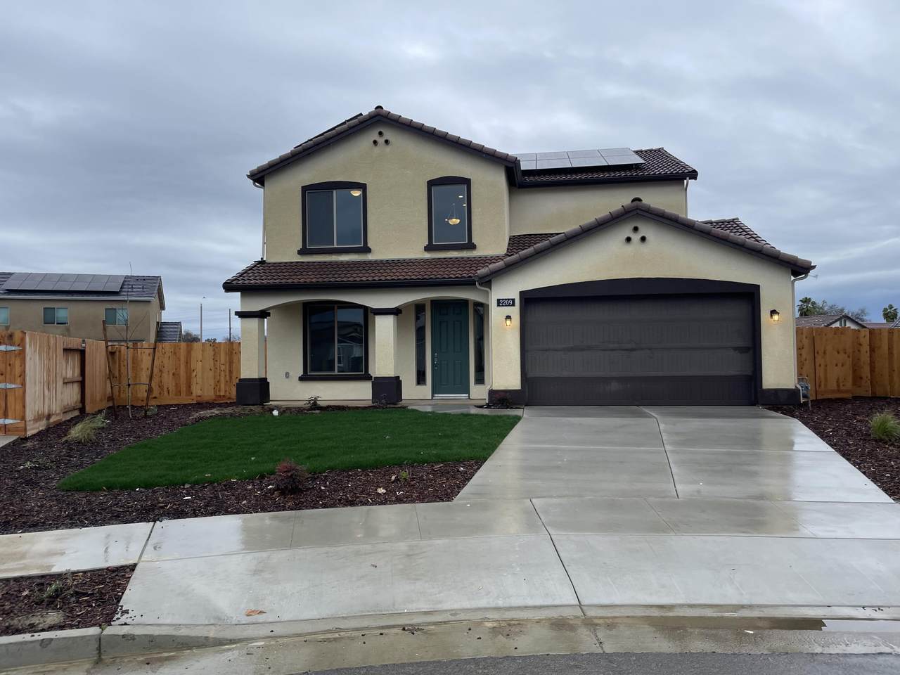 2209 Oakhurst Court - Photo 1
