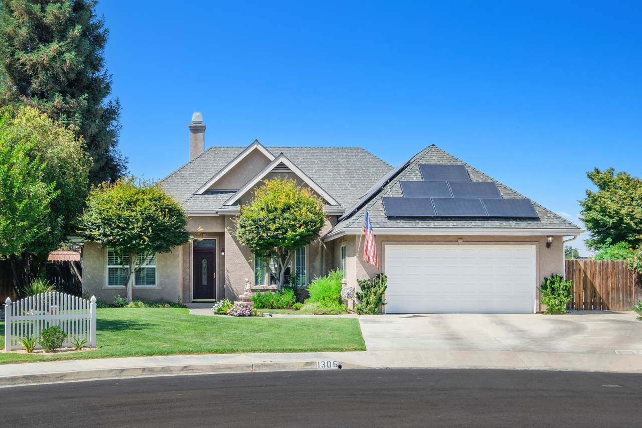 1306 Pinnacle Court - Photo 1