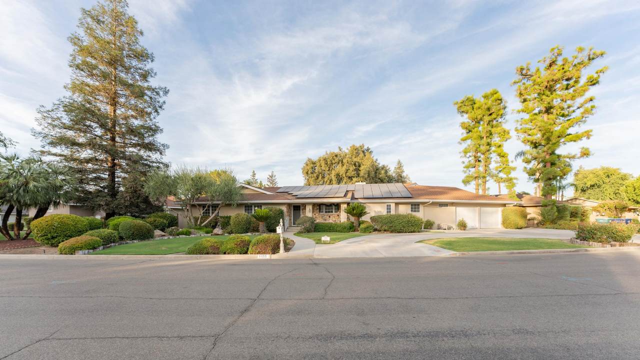 1100 Manor Drive - Photo 1