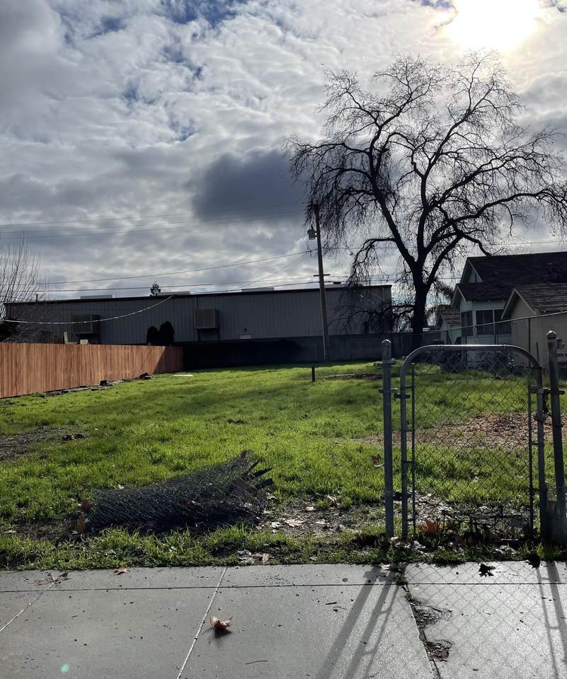 204 4th Avenue - Photo 1