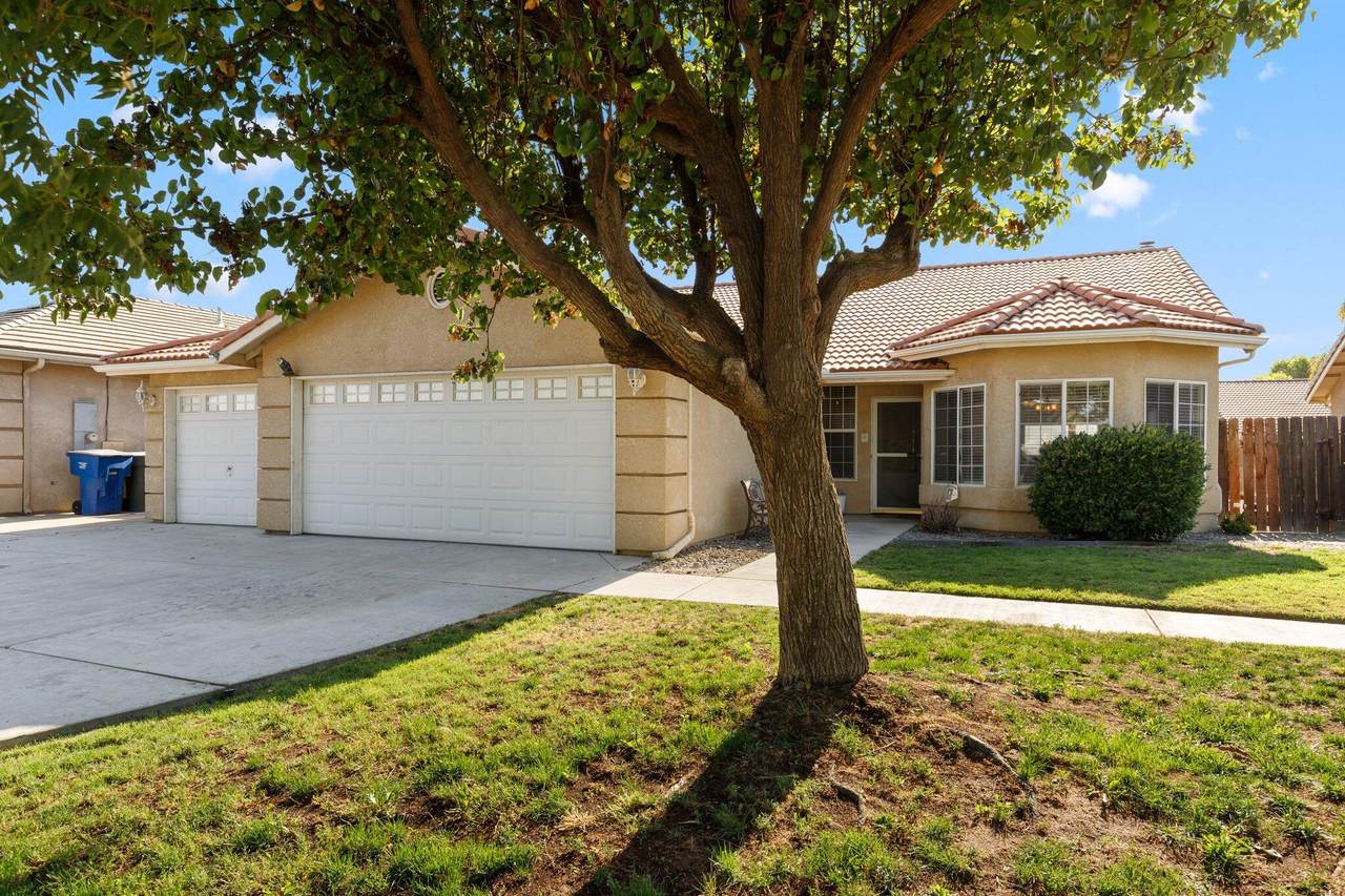 525 Mallard Avenue - Photo 1