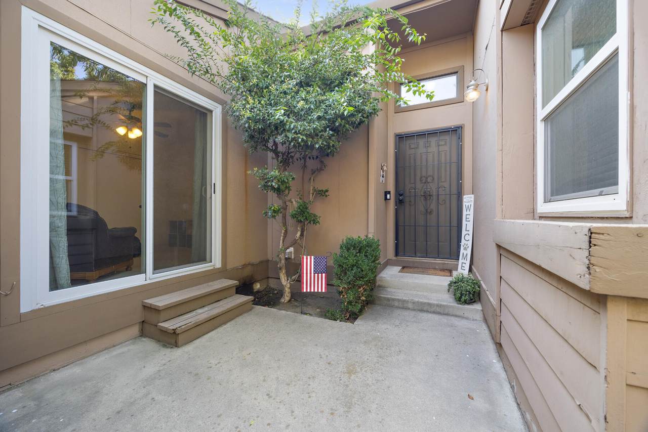 1233 Kent St Street - Photo 1