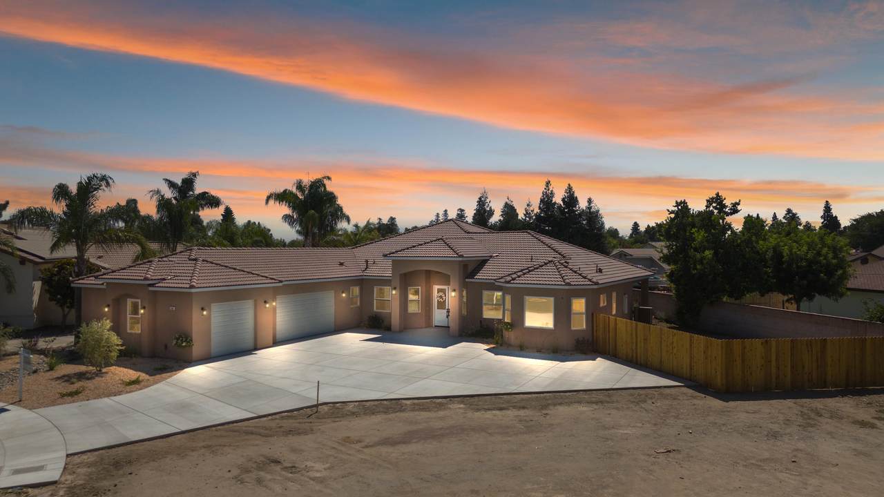 183 Oaks Court - Photo 1