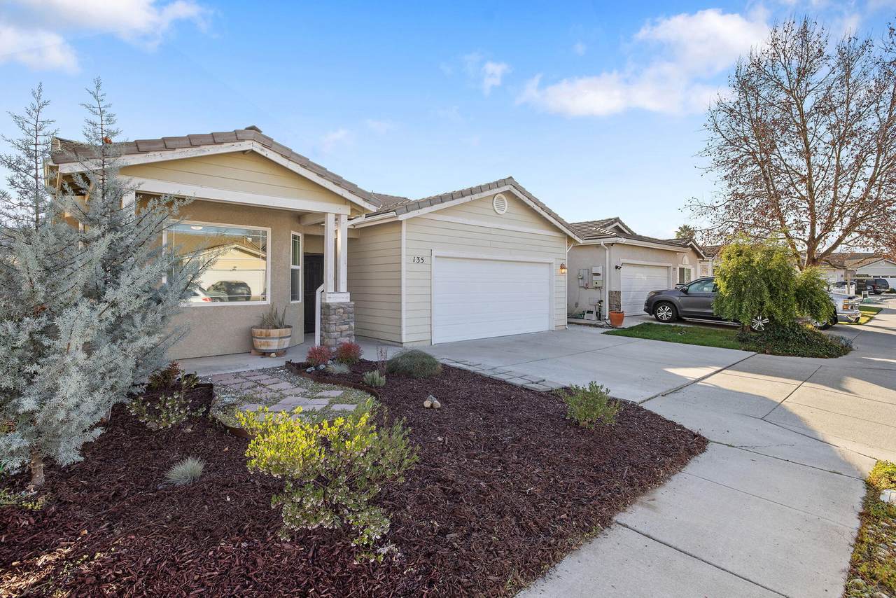 135 Headwaters Road - Photo 1