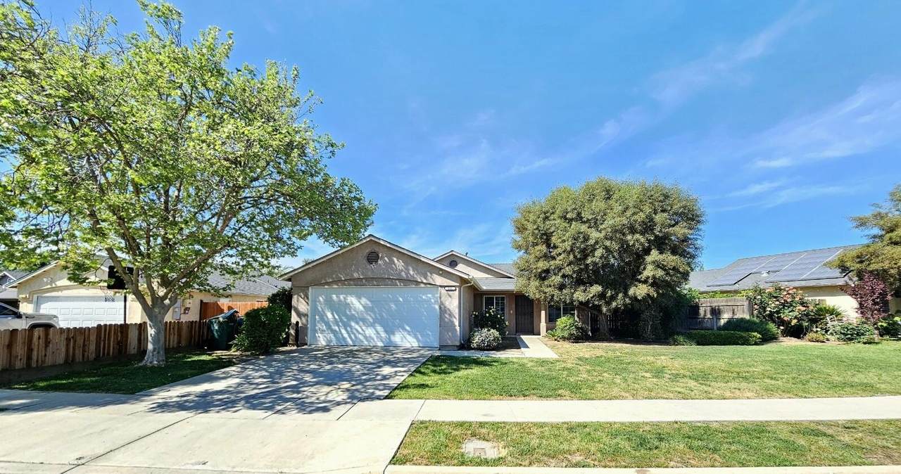 211 Yellowstone Street - Photo 1