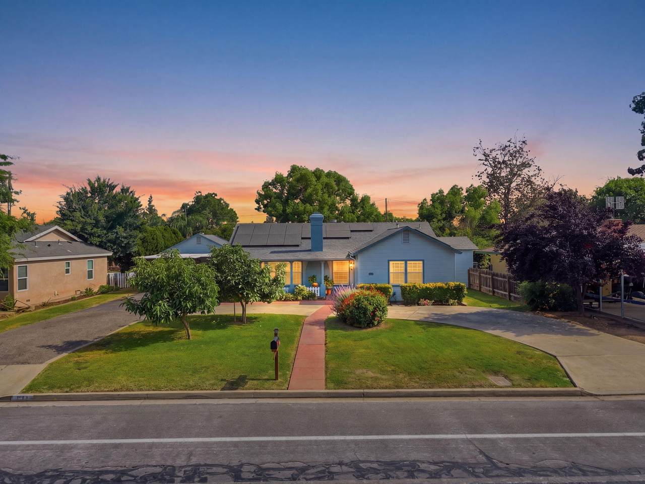 933 Cross Avenue - Photo 1