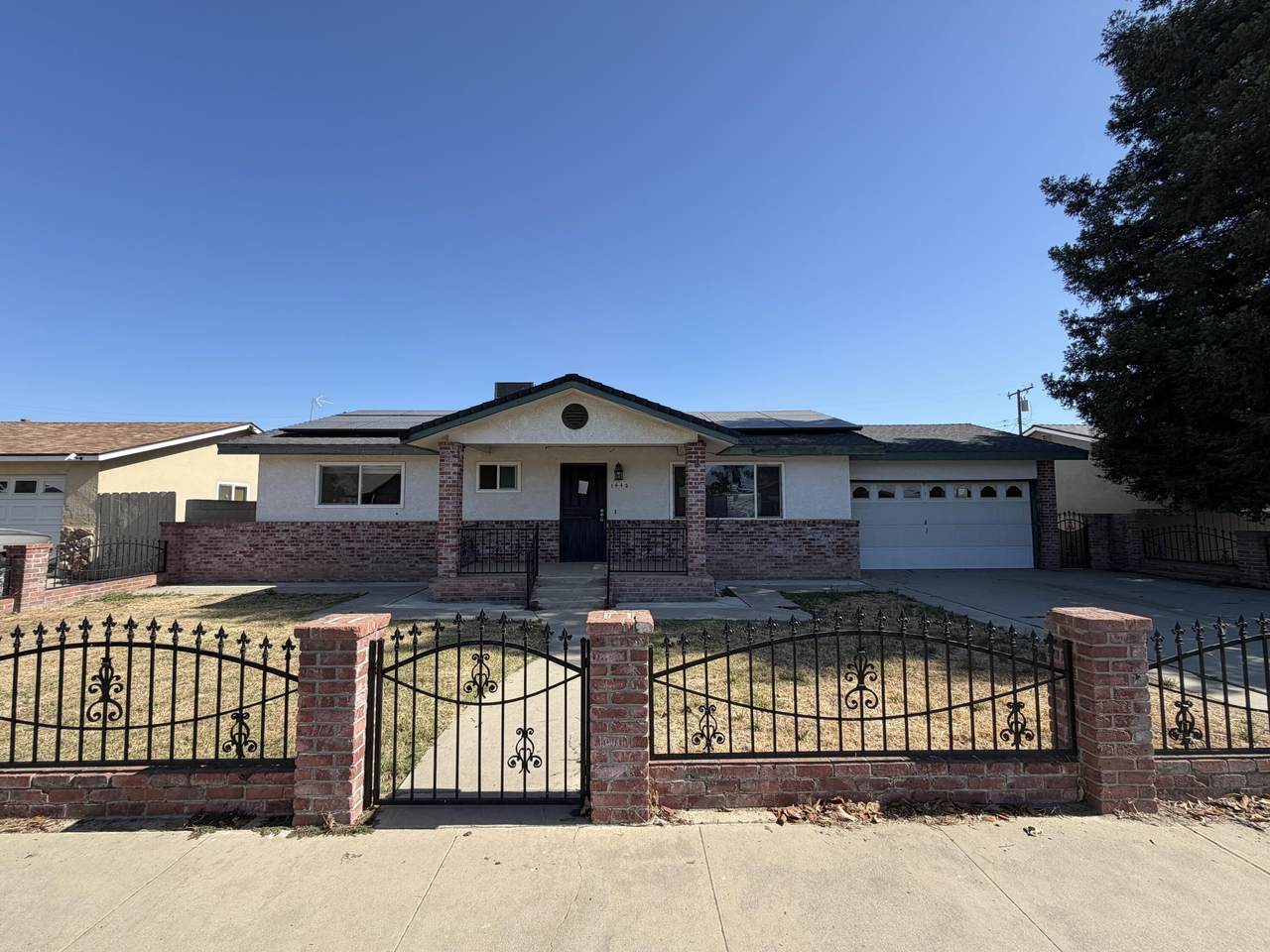 1442 Oakland Avenue - Photo 1