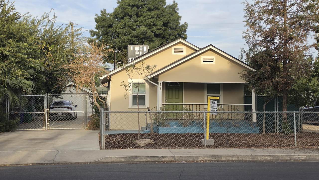 307 Orange Avenue - Photo 1