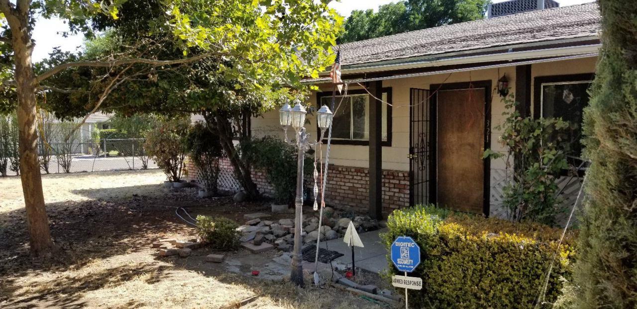 321 N. Henry Street - Photo 1