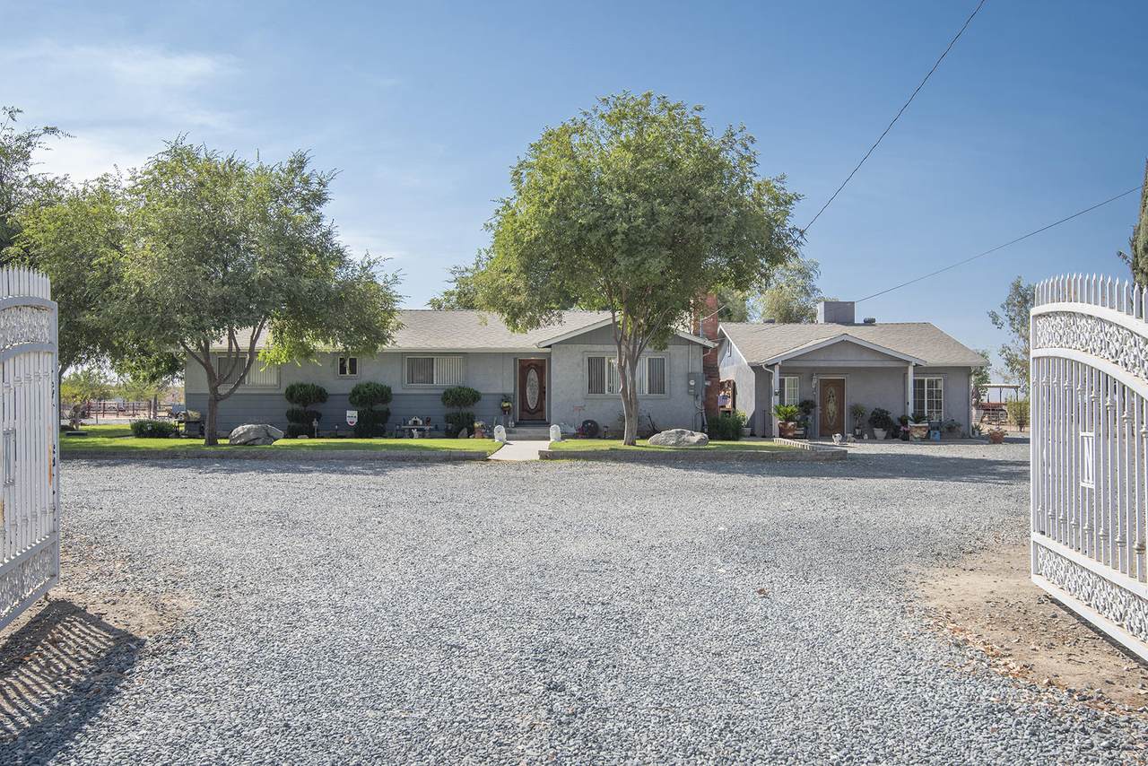 19317 Avenue 242 - Photo 1