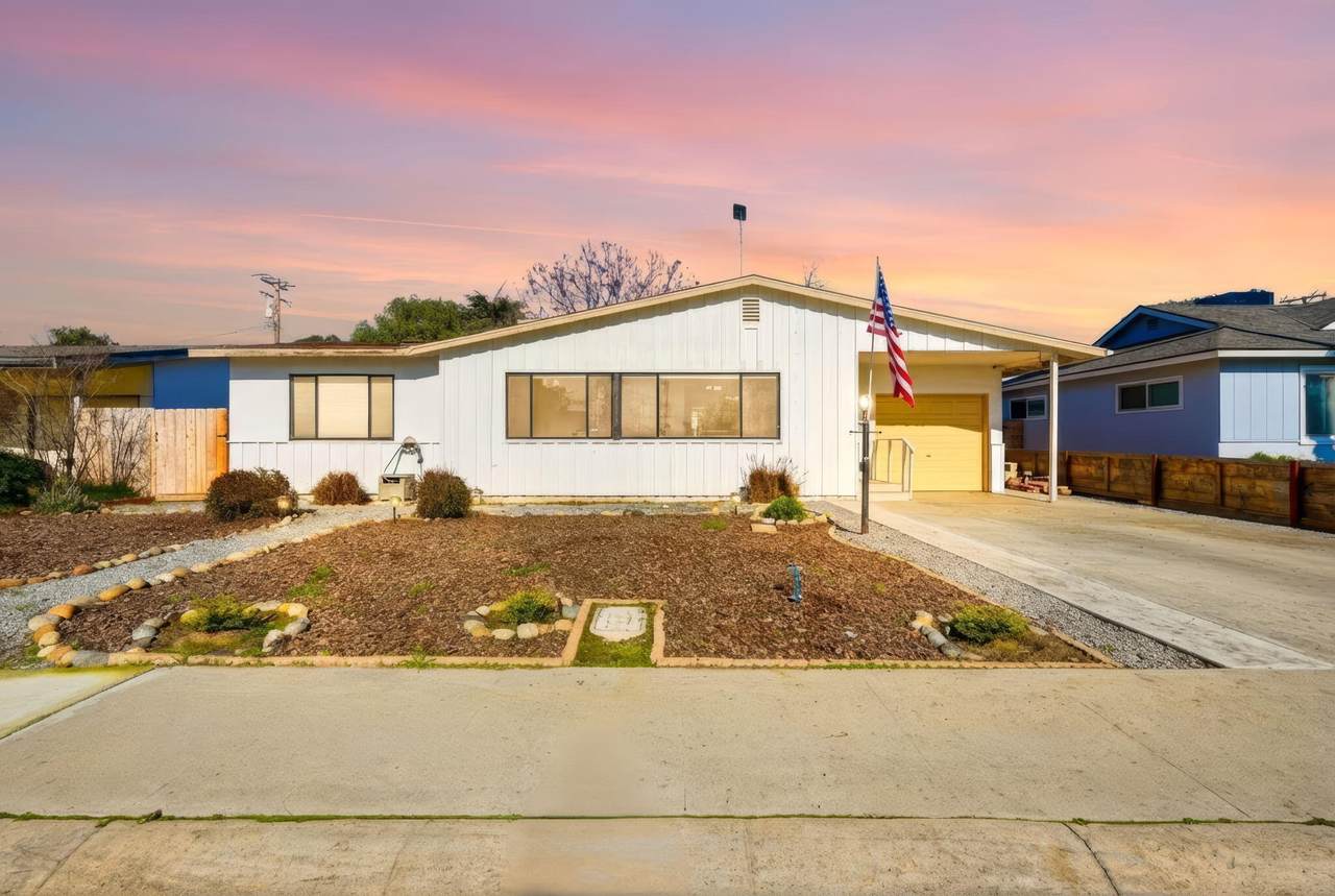 2634 Iris Avenue - Photo 1