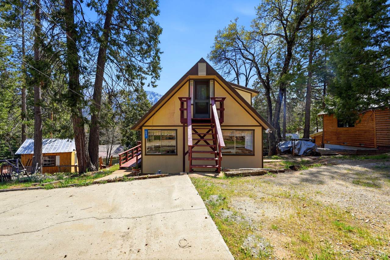 697 Loop Drive - Photo 1