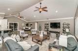 7010 Frankwood Avenue - Photo 8
