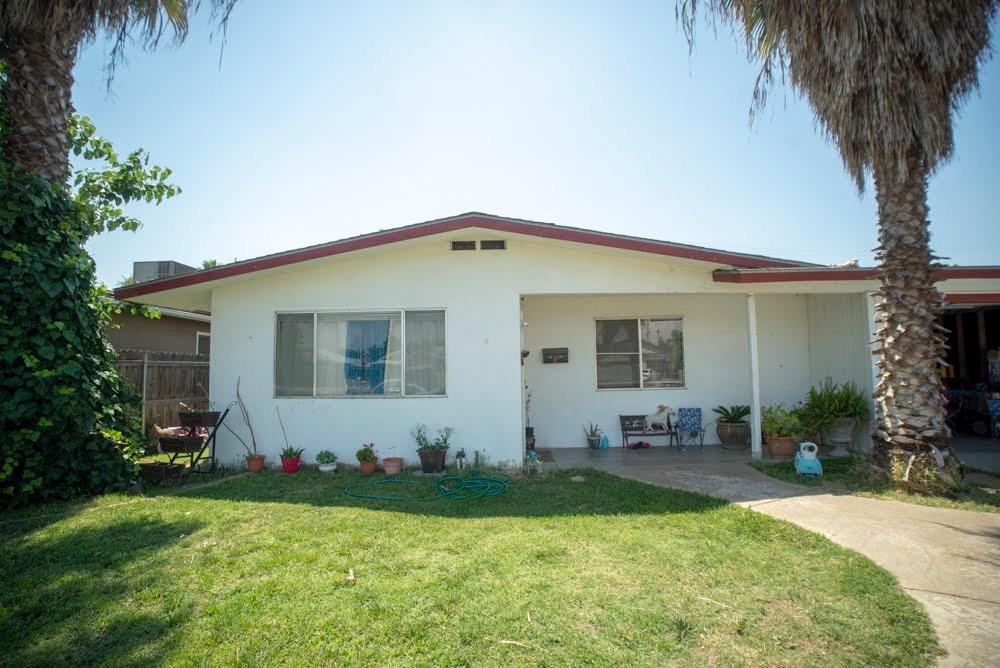 821 E Street - Photo 1