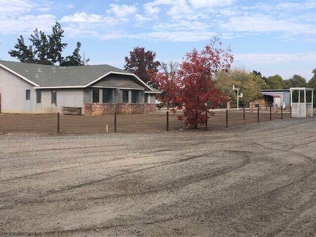 25237 Avenue 102 - Photo 1