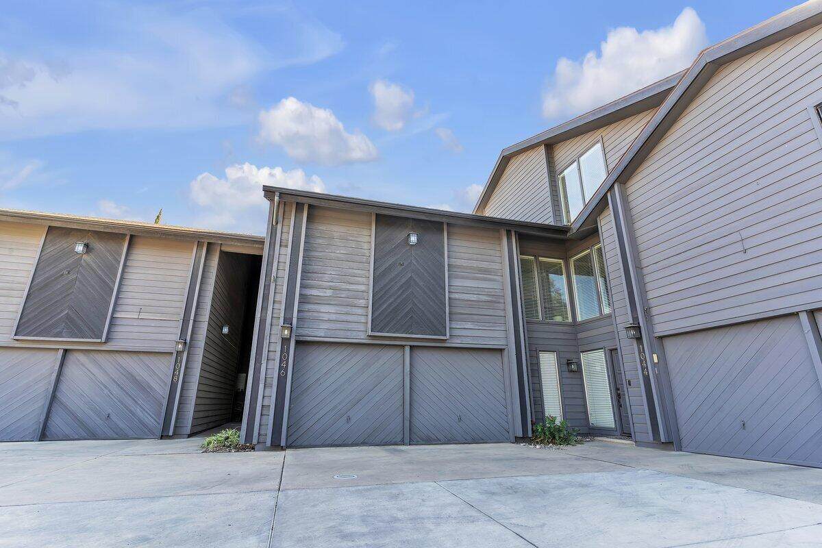 1046 Demaree Street - Photo 1