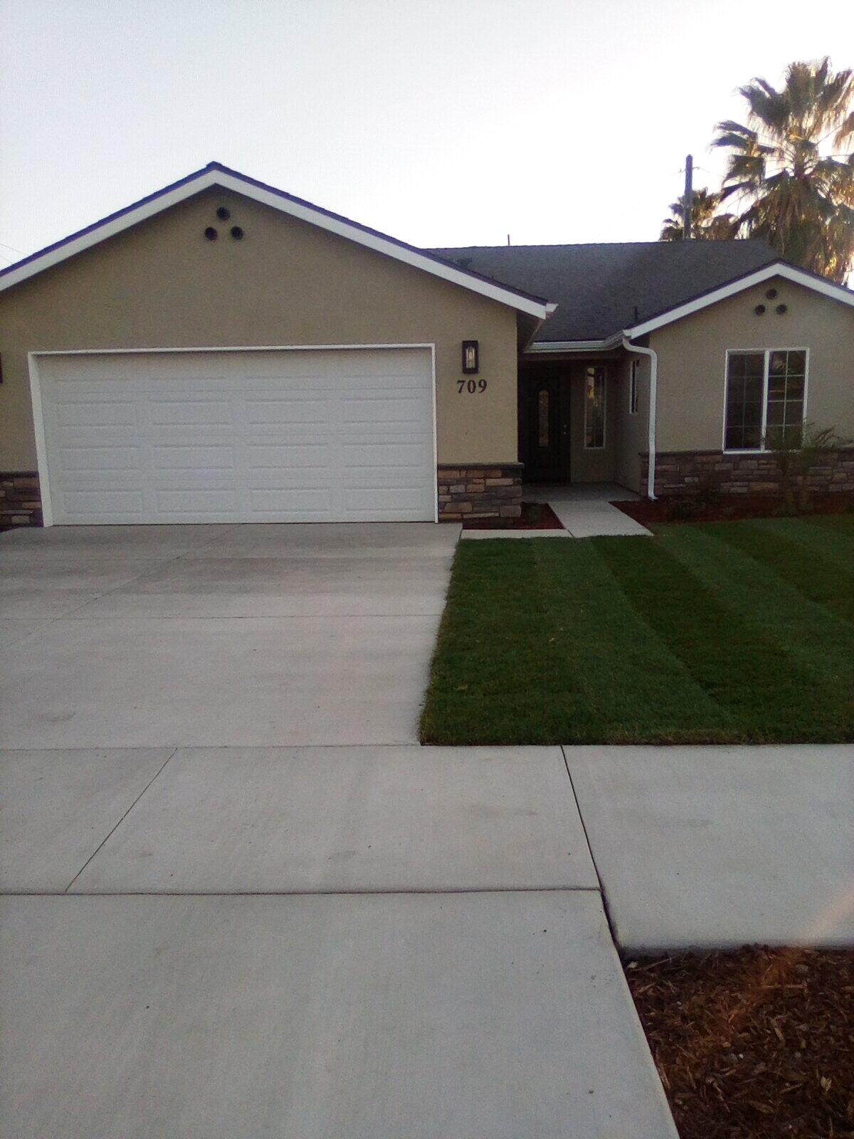 709 Academy Avenue - Photo 1