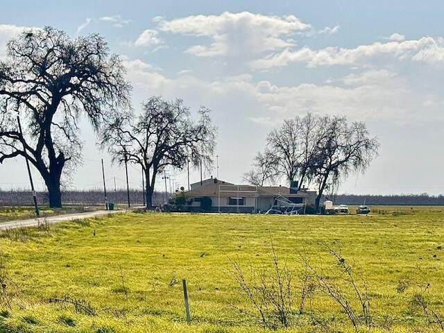 18597 Avenue 184 - Photo 1