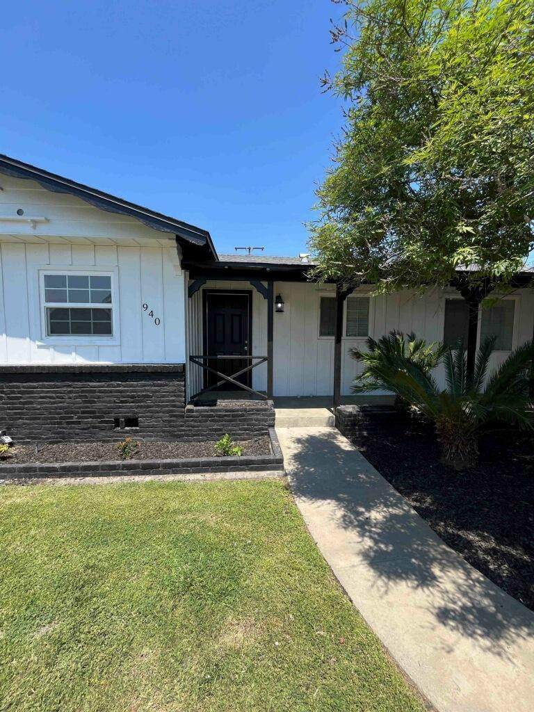 940 Lyndale Drive - Photo 1